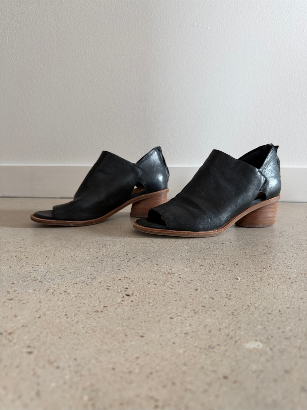 SOFFT 7.5 7 1/2 Black Leather Open-Toe Bootie Heels